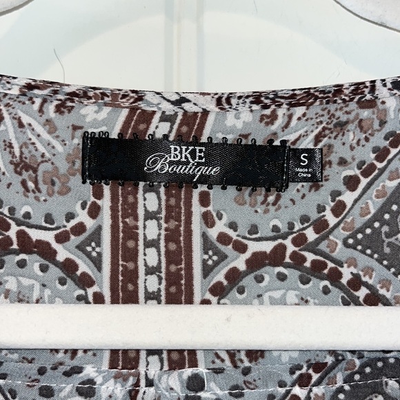 BKE Boutique boho hippie western blouse button down Roll tab sleeve size small - Picture 5 of 7